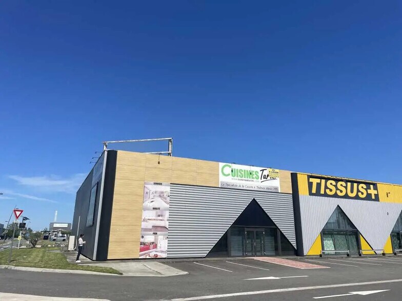 Commerce de détail dans Portet-sur-Garonne à louer - Photo du bâtiment - Image 3 de 4