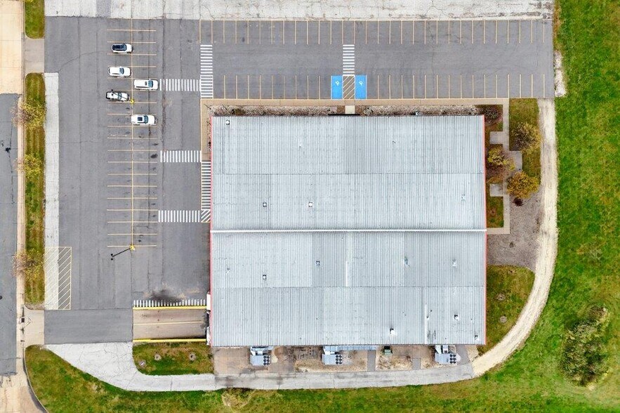 1919 SW 8th St SW, Waverly, IA à vendre - Photo du bâtiment - Image 3 de 23