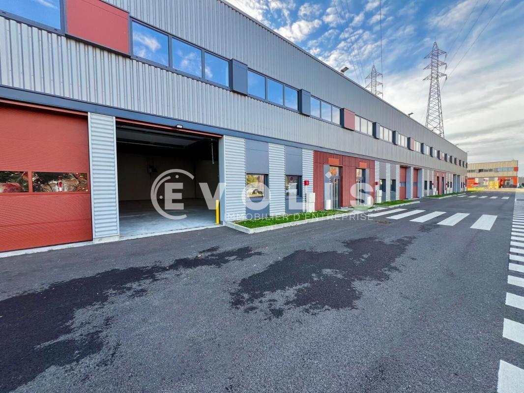 Flex in Corbeil-Essonnes for lease Building Photo- Image 1 of 8