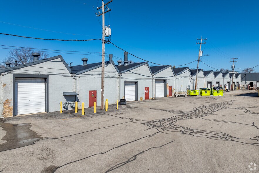 2005 S 54th St, West Allis, WI for lease - Building Photo - Image 2 of 6