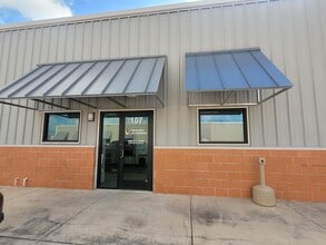 1913 Post Rd, New Braunfels, TX for lease Building Photo- Image 1 of 7