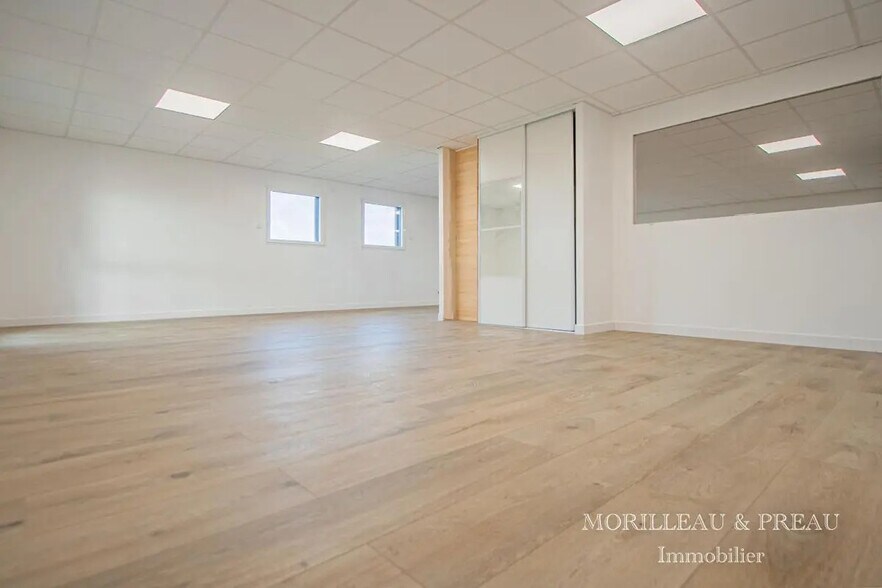 Office in Saint-Mars-de-Coutais for lease - Interior Photo - Image 3 of 5