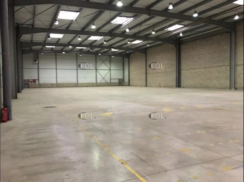 Industriel dans Saint-Thibault-des-Vignes à louer - Photo intérieure - Image 1 de 7