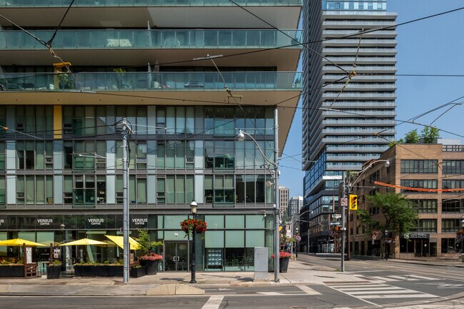 Plus de détails pour 33 Lombard St, Toronto, ON - Commerce de détail à louer