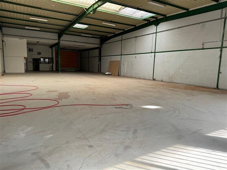 Flex in Lognes for lease - Interior Photo - Image 3 of 3