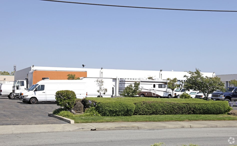 14660-14676 Doolittle Dr, San Leandro, CA for lease - Building Photo - Image 2 of 3