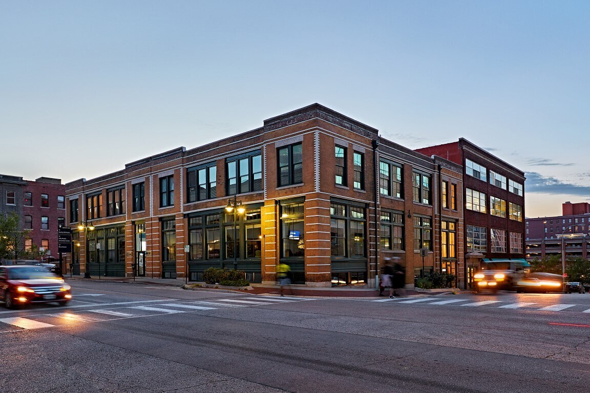 304 W 10th St, Kansas City, MO à louer Photo du bâtiment- Image 1 de 9