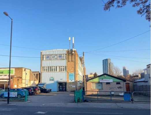 62-64 Windmill Rd, Croydon à vendre - Photo principale - Image 1 de 1