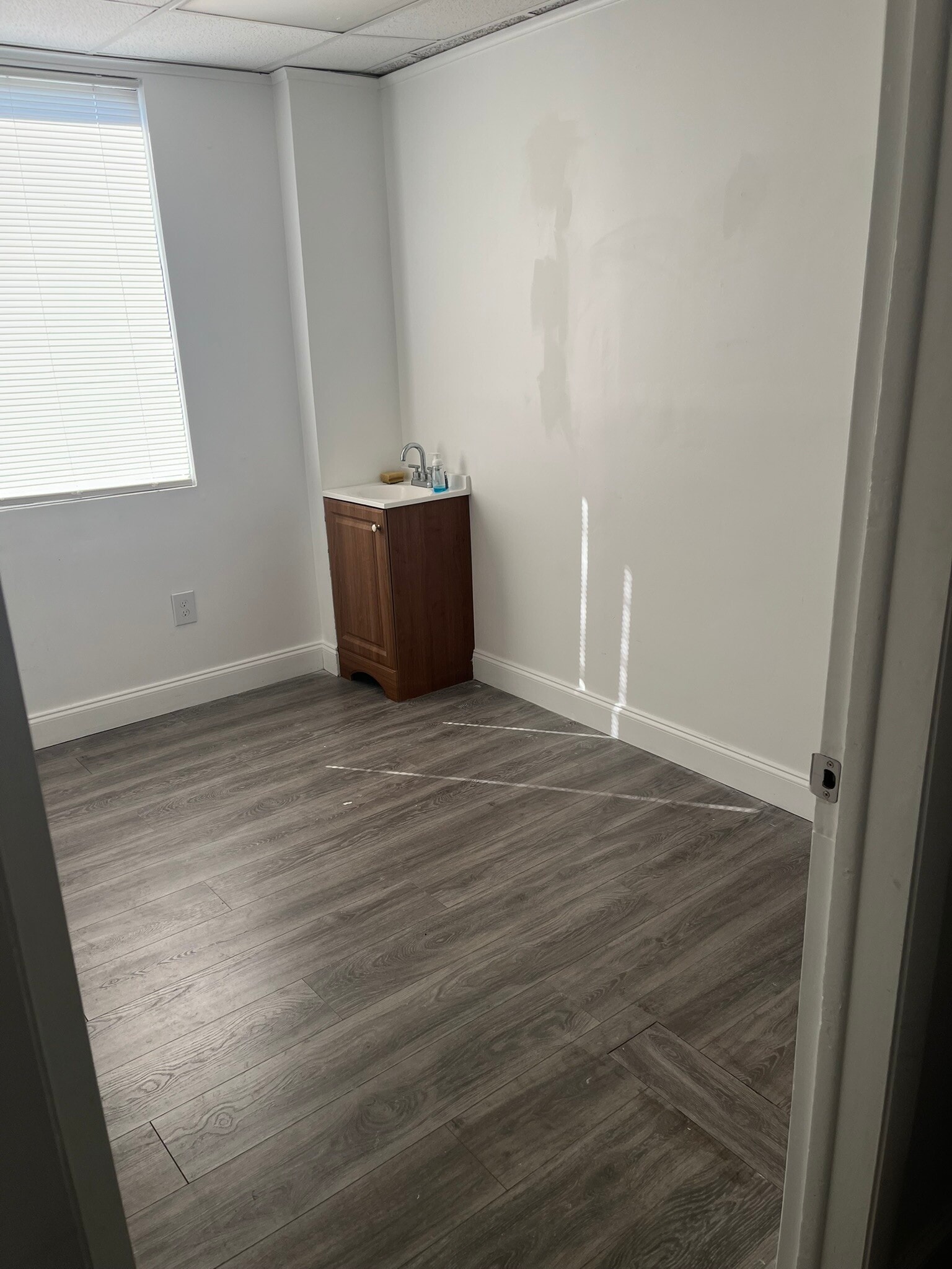 85 Grand Canal Dr, Miami, FL for lease Interior Photo- Image 1 of 7