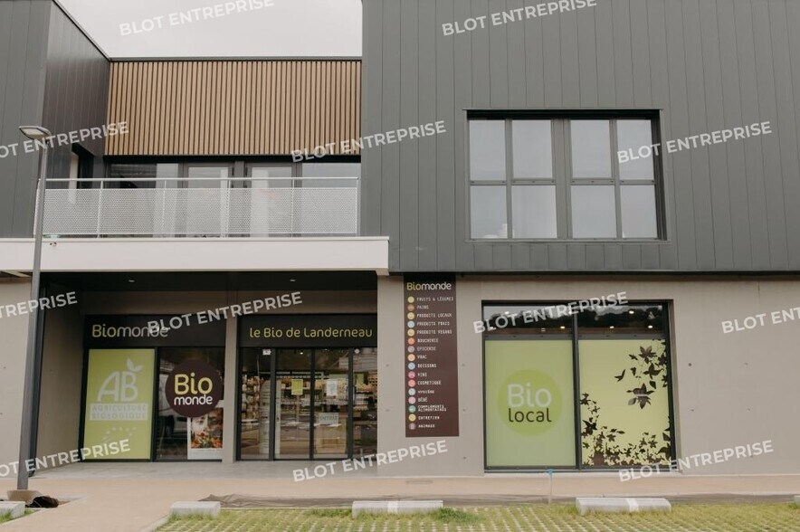 Retail in Landerneau for lease - Building Photo - Image 2 of 11