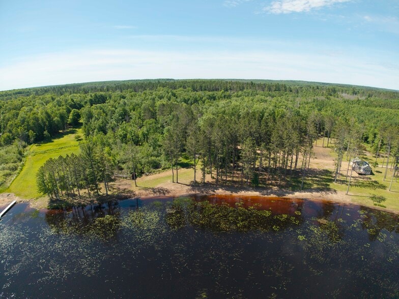 8767 S Lyman Lake Rd, South Range, WI à vendre - Photo du bâtiment - Image 2 de 26