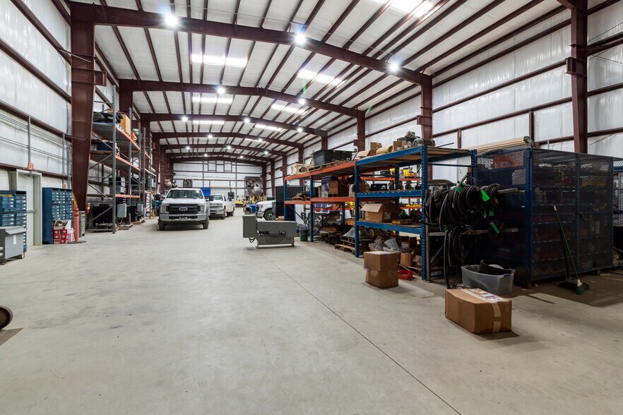 8733 N State Highway 6, Bryan, TX à louer - Photo du bâtiment - Image 2 de 17
