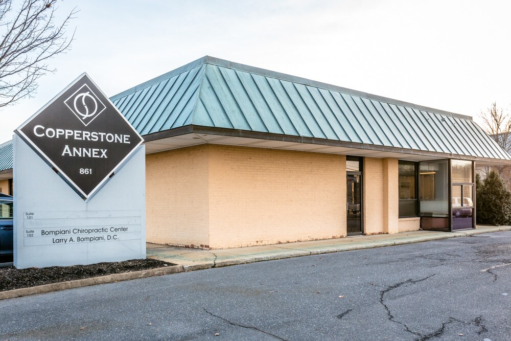 861 Martin Luther King Jr Way, Harrisonburg, VA for lease Primary Photo- Image 1 of 32