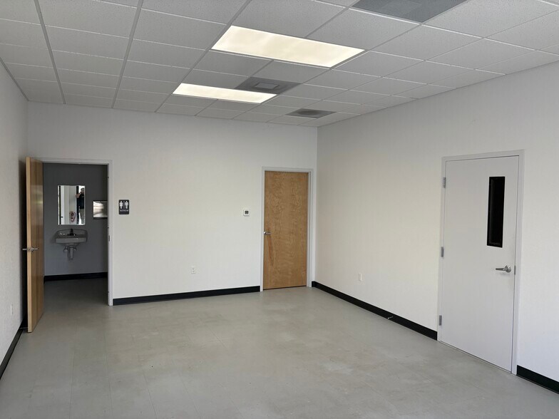 715 Golden Spike Ln, Sanford, FL à louer - Photo du bâtiment - Image 2 de 7