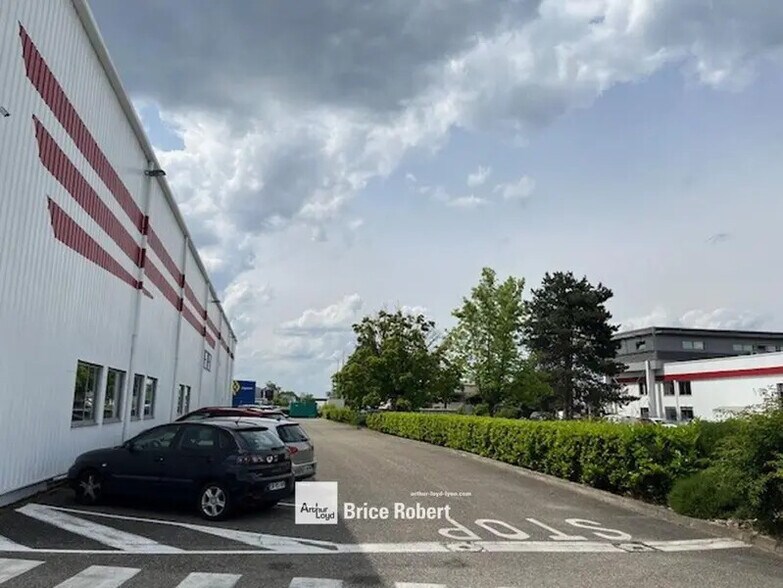 43 Rue Ampère, Chassieu à vendre - Photo du bâtiment - Image 2 de 10