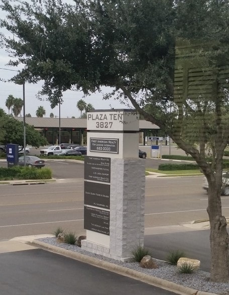 3827 N 10th St, McAllen, TX à vendre - Photo du bâtiment - Image 2 de 15