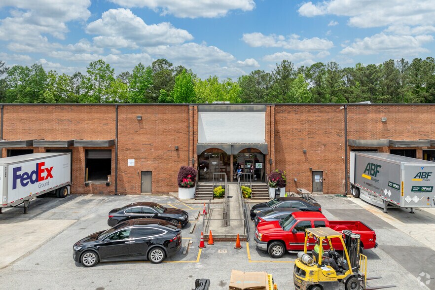 560 Wharton Cir SW, Atlanta, GA à louer - Photo du bâtiment - Image 2 de 7