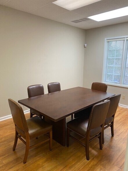 660-680 N Spence Ave, Goldsboro, NC à louer - Photo du bâtiment - Image 2 de 6