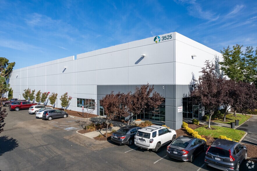 3525 Arden Rd, Hayward, CA à louer - Photo du bâtiment - Image 2 de 3