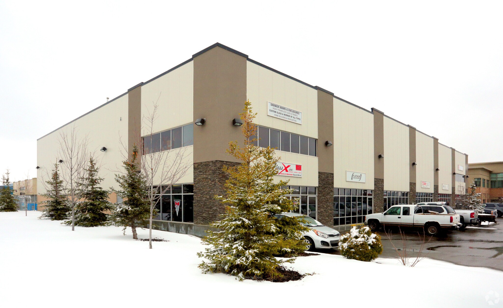 5321-5341 47 St NW, Edmonton, AB à louer Photo du bâtiment- Image 1 de 5