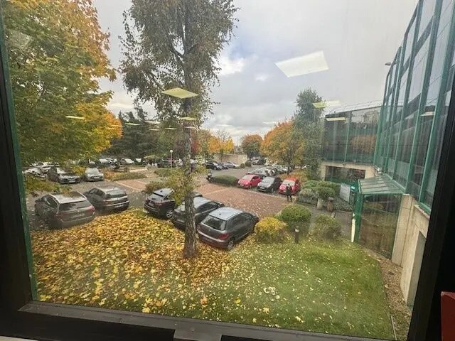 Office in Rosny-sous-Bois for lease - Building Photo - Image 2 of 11