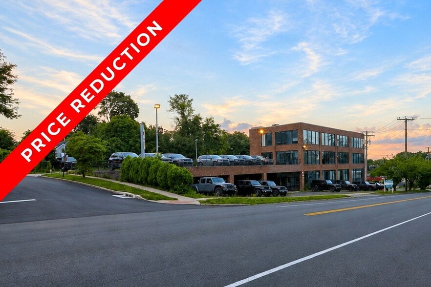 360 Tunxis Hill Rd, Fairfield, CT for sale - Building Photo - Image 1 of 13