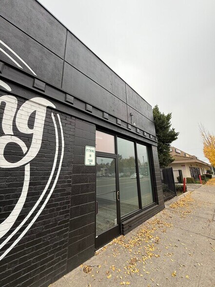 514-520 McHenry Ave, Modesto, CA à louer - Photo du bâtiment - Image 3 de 14