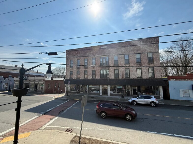 106 Main St, Spencer, MA à vendre - Photo du bâtiment - Image 3 de 4
