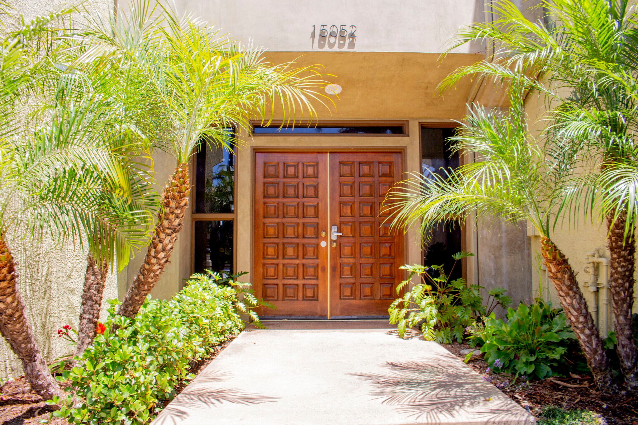 15052 Springdale St, Huntington Beach, CA à louer Photo du bâtiment- Image 1 de 13