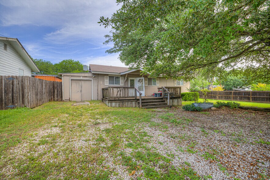 812 W County Line Rd, New Braunfels, TX à vendre - Photo du bâtiment - Image 2 de 22
