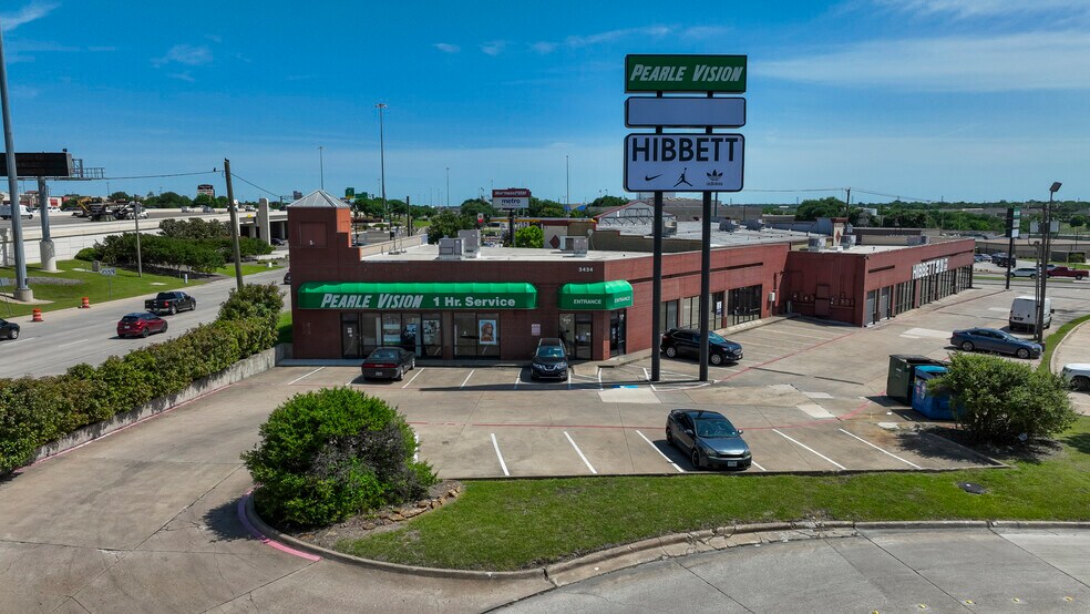 3434 Towne Crossing Blvd, Mesquite, TX à louer - Photo du bâtiment - Image 3 de 3