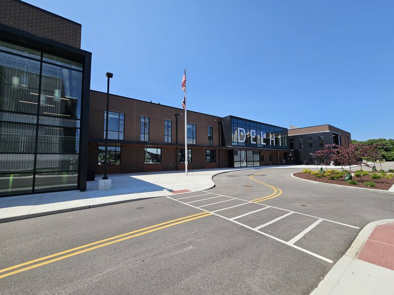 5031 Delhi Rd, Cincinnati, OH for lease - Building Photo - Image 1 of 13