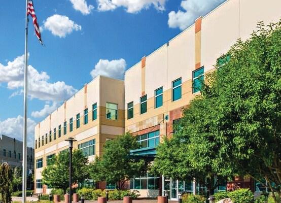 Raytheon Aurora Portfolio portefeuille de 2 propriétés à vendre sur LoopNet.ca Photo du bâtiment- Image 1 de 6