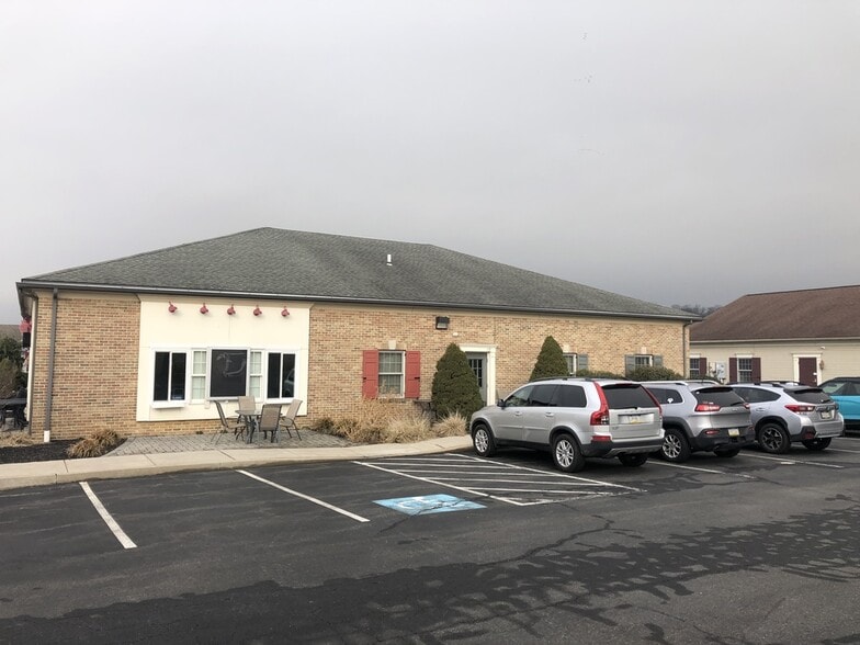 4225 Main St, Elverson, PA for lease - Building Photo - Image 3 of 13