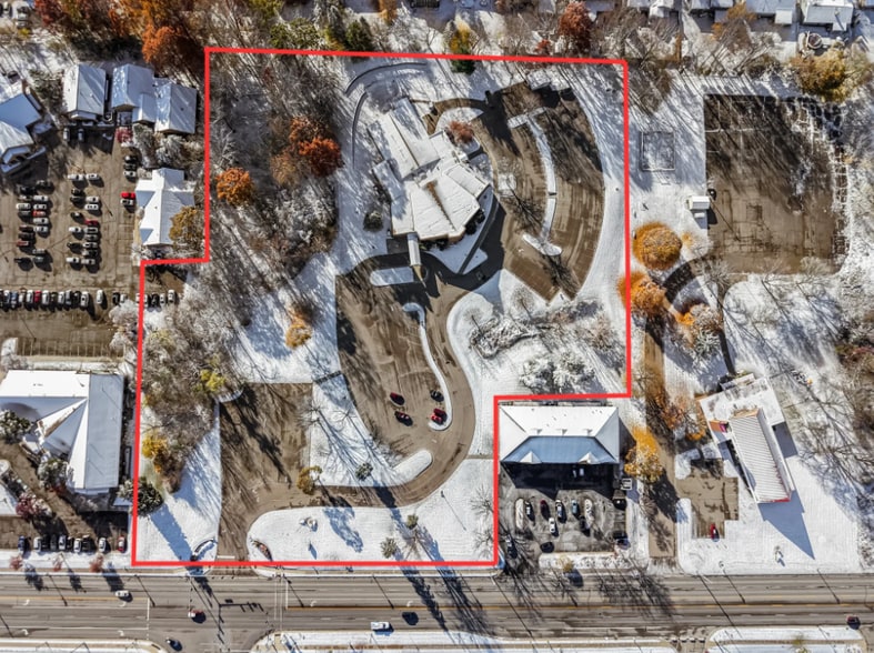 2300 Lake Lansing Rd, Lansing, MI for sale - Primary Photo - Image 1 of 5