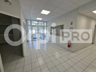 Plus de détails pour Local d'activités à louer