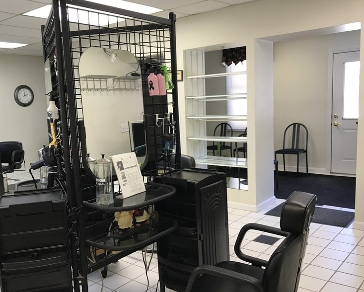 1390 Mendon Rd, Cumberland, RI for lease - Interior Photo - Image 3 of 21