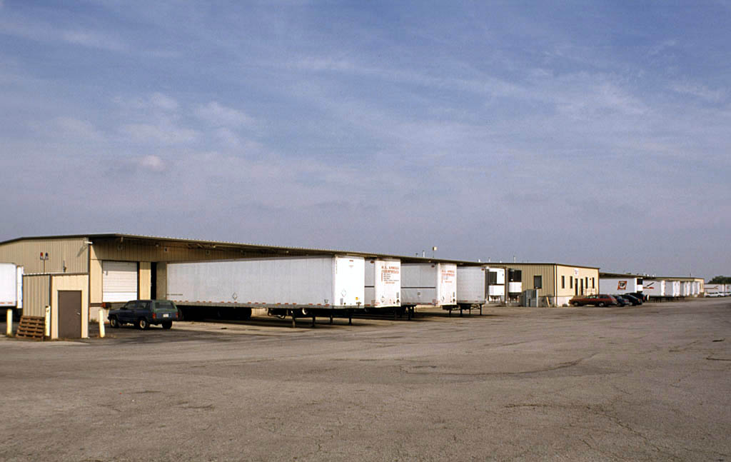 900-952 Fargo Ave, Elk Grove Village, IL à louer Photo principale- Image 1 de 3