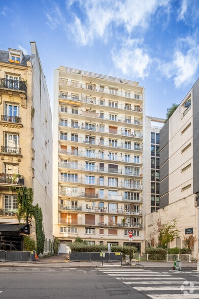 Retail in 175-177 Rue Lecourbe, Paris for lease - Building Photo - Image 2 of 2