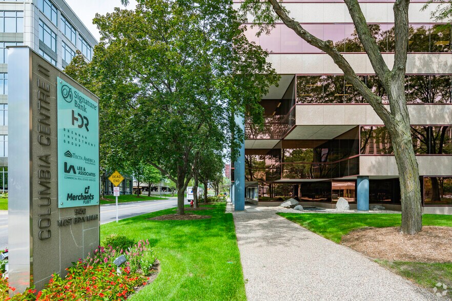 9450 W Bryn Mawr Ave, Rosemont, IL à louer - Photo du bâtiment - Image 3 de 7