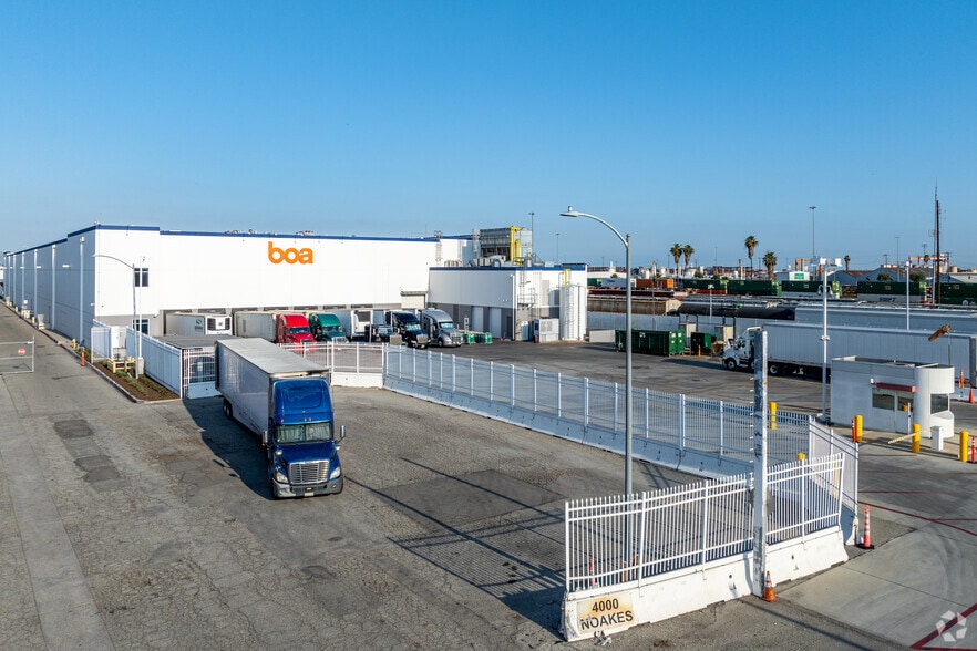 4000 Noakes St, Commerce, CA à louer - Photo du bâtiment - Image 2 de 6