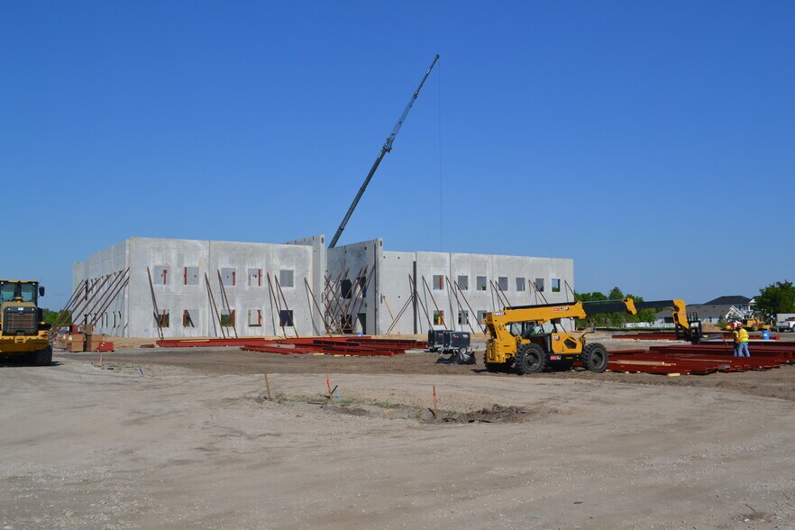 00 Wiregrass Ranch Blvd, Wesley Chapel, FL à louer - Photo du bâtiment - Image 3 de 9