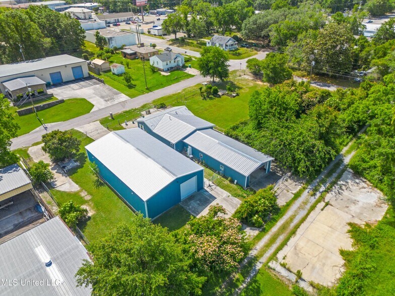 2713 & 2717 15th Ave, Gulfport, MS à vendre - Photo du bâtiment - Image 3 de 54
