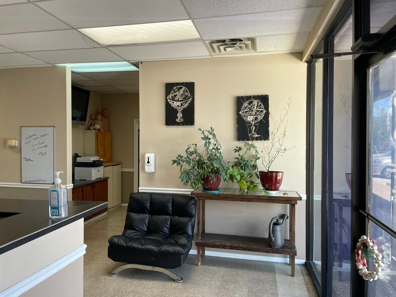 575 E Wilcox Dr, Sierra Vista, AZ for sale - Interior Photo - Image 2 of 7