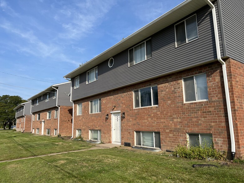 106-122 W 35th St, Davenport, IA for sale - Building Photo - Image 1 of 1