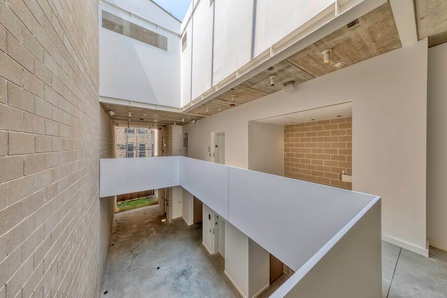 1704 N Damen Ave, Chicago, IL for lease - Interior Photo - Image 3 of 25