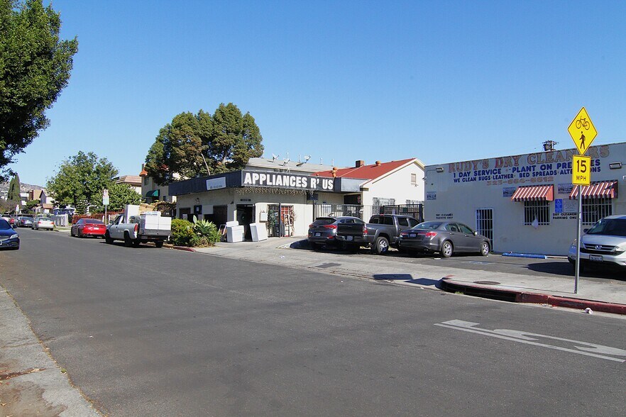 1108 N Kenmore Ave, Los Angeles, CA à vendre - Photo du bâtiment - Image 3 de 27