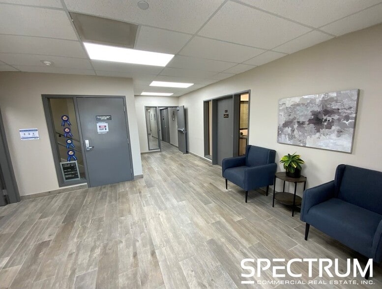 24961 The Old Rd, Stevenson Ranch, CA for lease - Building Photo - Image 3 of 7