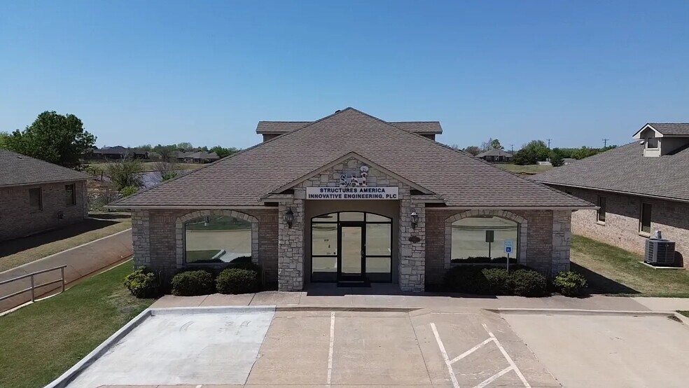 2240 NW 164th St, Edmond, OK à louer - Photo du bâtiment - Image 2 de 11