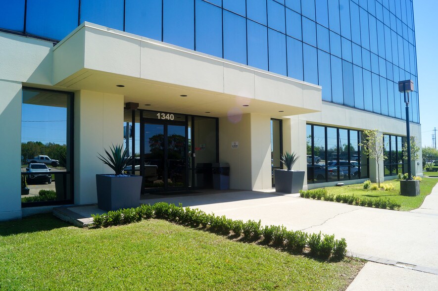 1340 W Tunnel Blvd, Houma, LA à louer - Photo du bâtiment - Image 2 de 12